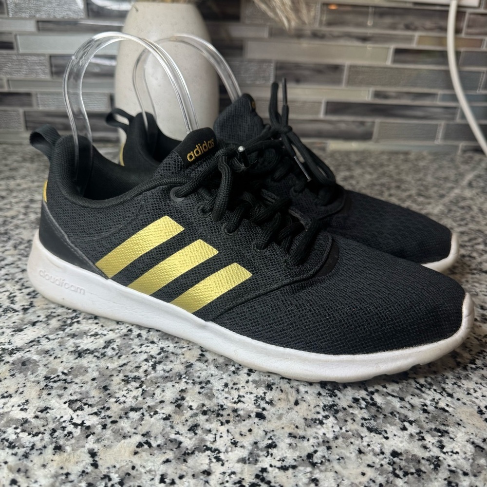 Adidas QT Racer 2.0 women's running shoes in black with gold stripes Size 9